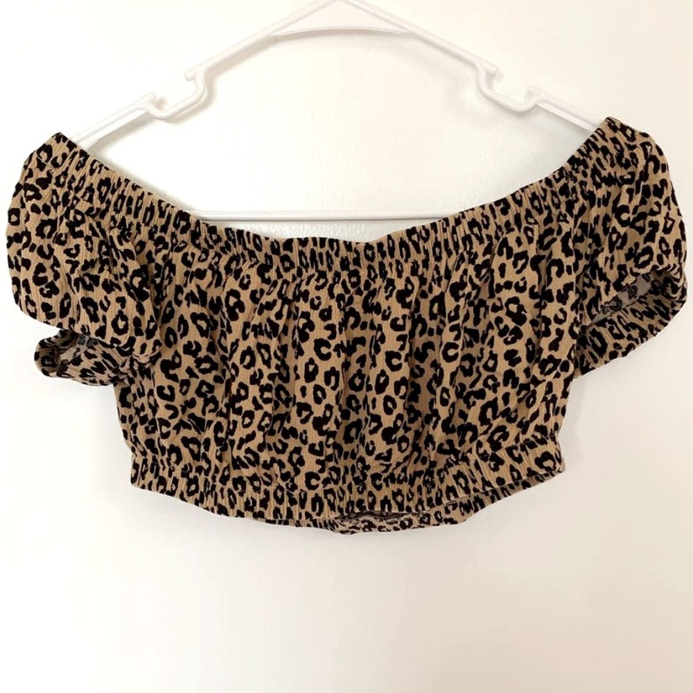 off the shoulder cheetah print top !!